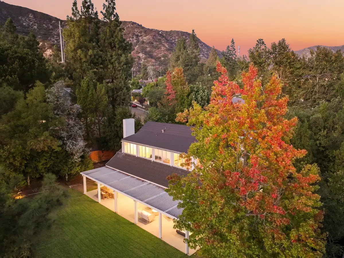 La Cañada Flintridge home in autumn color from the air